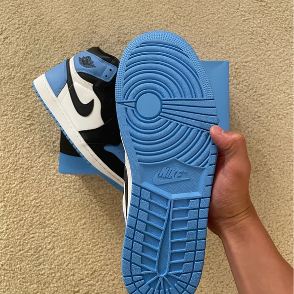 Brand New Air Jordan 1 High UNC Toe Size 9.5M/11W - Picture 4 of 8